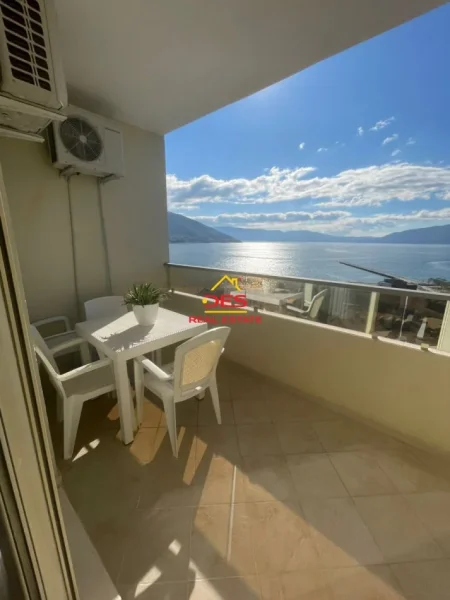 Vlore, jepet me qera apartament 2+1+Ballkon Kati 10, 105 m² 600 € (Rruga Çamëria)