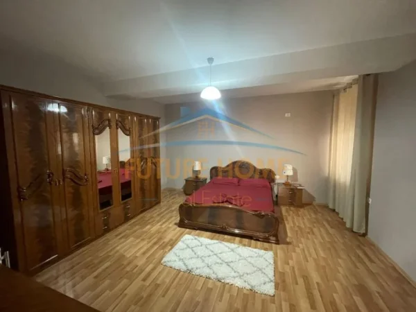 Tirane, jepet me qera apartament 3+1+Aneks+Ballkon Kati 0, 150 m² 750 € (sharvallet)