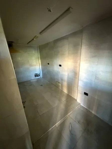 Tirane, jepet me qera bar-resorant Kati 0, 118 m² 1.999 € (Stadiumi Dinamo)