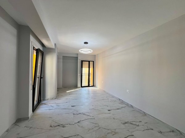 Tirane, jepet me qera apartament 1+1 Kati 3, 74 m² 700 € (Shkolla e Baletit)