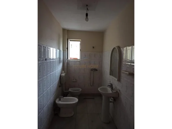 Qera, Apartament 2+1, Rruga e Dibres, prane Medresese, Tirane.