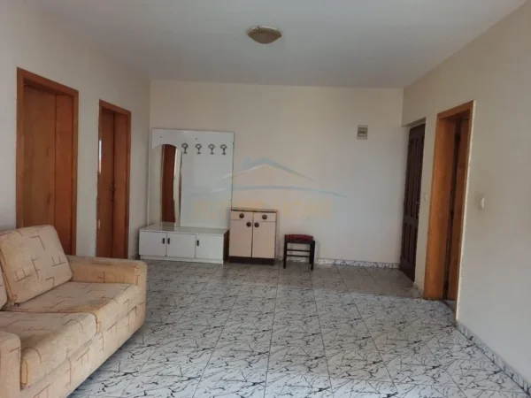 Qera, Apartament 2+1, Rruga e Dibres, prane Medresese, Tirane.
