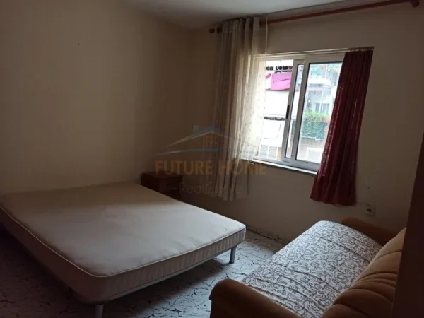 Qera, Apartament 2+1, Rruga e Dibres, prane Medresese, Tirane.