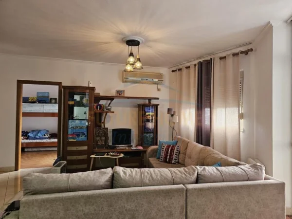 Qera, Apartament 2+1, Rruga e Barrikadave, Tiranë.