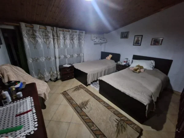 Tirane, shitet 3+1+Aneks+Ballkon , 300.000 € (ish blloku)