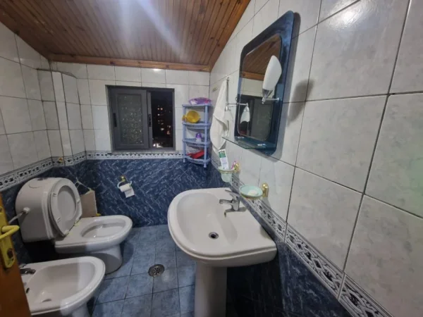 Tirane, shitet 3+1+Aneks+Ballkon , 300.000 € (ish blloku)