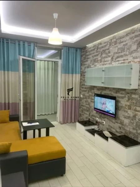 Tirane, jepet me qera apartament 1+1+Ballkon Kati 2, 65 m² 650 € (KOMUNA E PARISIT)