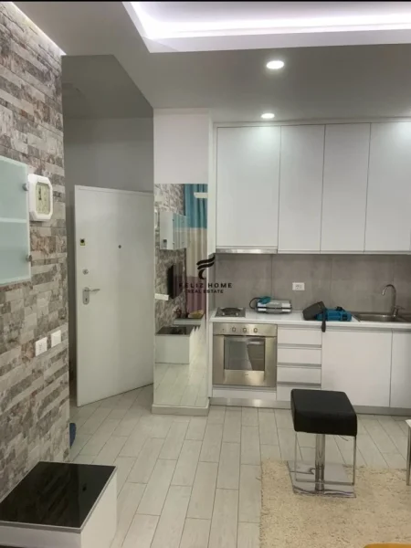 Tirane, jepet me qera apartament 1+1+Ballkon Kati 2, 65 m² 650 € (KOMUNA E PARISIT)