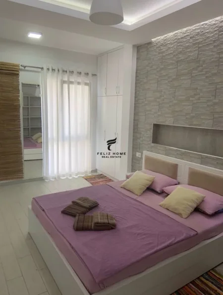 Tirane, jepet me qera apartament 1+1+Ballkon Kati 2, 65 m² 650 € (KOMUNA E PARISIT)