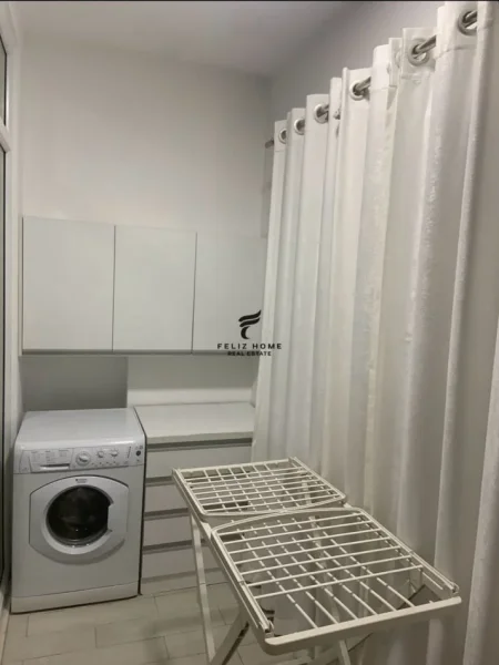 Tirane, jepet me qera apartament 1+1+Ballkon Kati 2, 65 m² 650 € (KOMUNA E PARISIT)