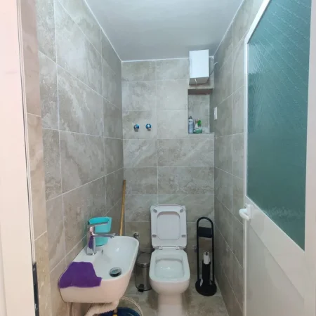 Tirane, jepet me qera ambjent biznesi Kati 0, 20 m² 500 € (BULEVARDI BAJRAM CURRI)