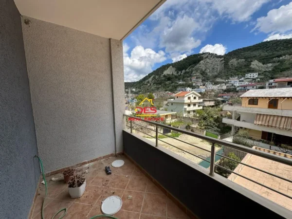Vlore, jepet me qera apartament 1+1+Ballkon Kati 2, 70 m² 250 € (Rruga Çamëria)