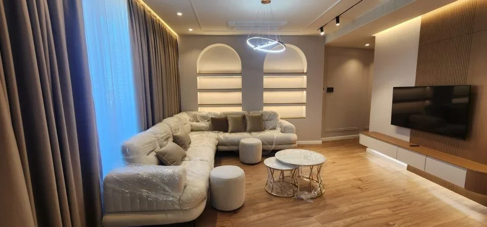 Tirane, jepet me qera apartament 2+1+Ballkon Kati 11, 2.300 € (tek Rezidenca Lake View)