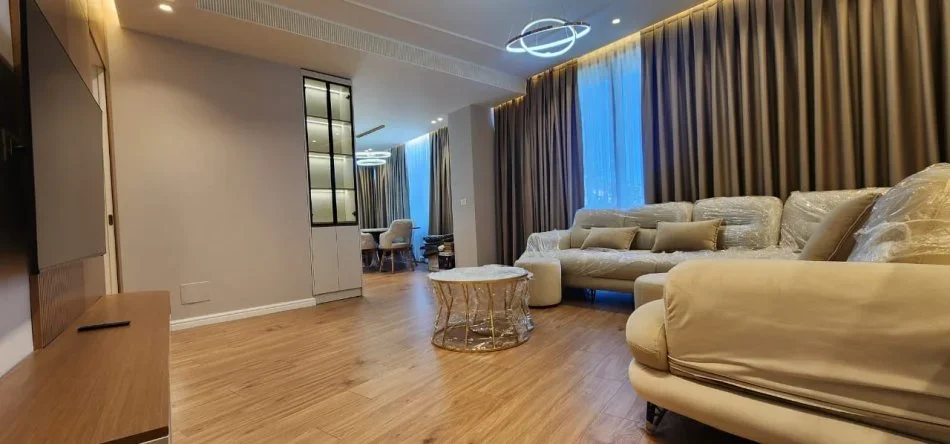 Tirane, jepet me qera apartament 2+1+Ballkon Kati 11, 2.300 € (tek Rezidenca Lake View)