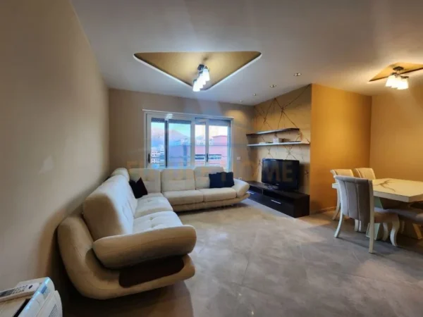 Qera, Apartament 2+1+2, Rruga Panorama, Tiranë.