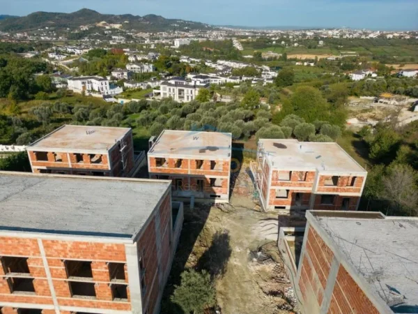 Tirane, shitet , 430.000 €