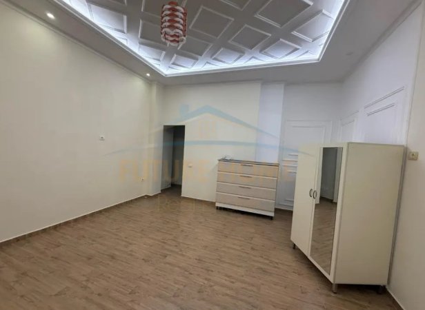 alf50135 Tirane, jepet me qera dyqan Kati 1, 21 m² 200 € (Shefqet Kuka)