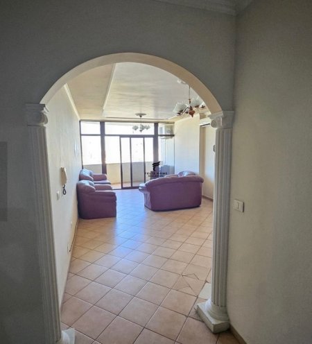 Tirane, jepet me qera apartament 1+1+Ballkon Kati 11, 100 m² 500 € (DELIJORGJI)