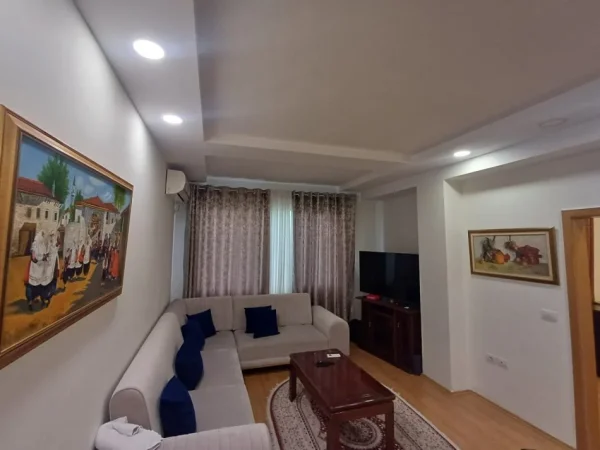 ZYRE ME QIRA NE BLLOK , 60 m² 700 €