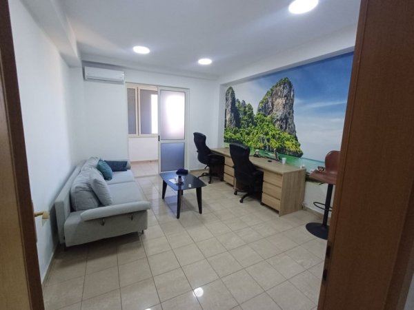 ZYRE ME QIRA NE BLLOK   114 m² 1.200 €