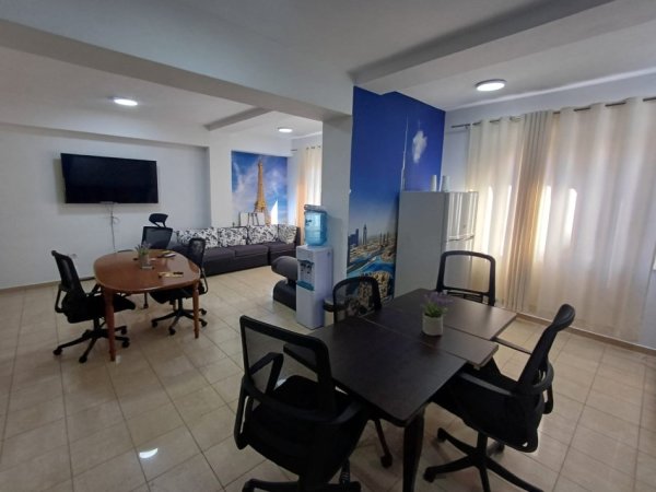 ZYRE ME QIRA NE BLLOK   114 m² 1.200 €