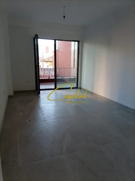 Tirane, shitet apartament 2+1 Kati 1, 97 m² 230.000 € (MYSLYM SHYRI)