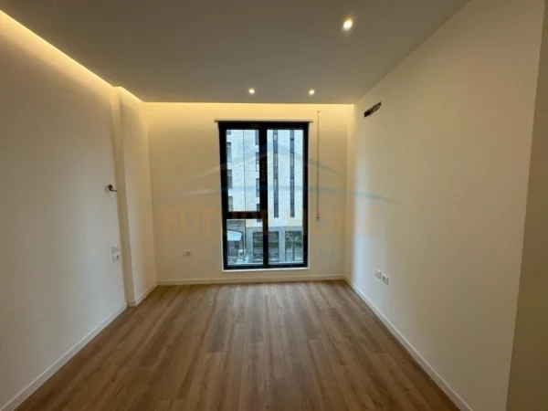 Tirane, shitet apartament 2+1+Aneks+Ballkon Kati 2, 103 m² 189.500 € (porcelan)