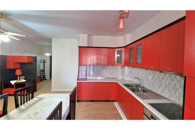 Vlore, shitet apartament 1+1+Ballkon Kati 4, 75 m² 110.000 € (Skele)