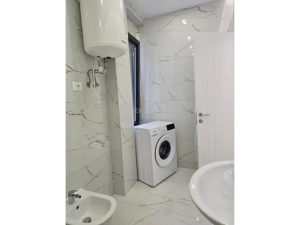 Tirane, jap me qera apartament 1+1 , 70 m² 600 € (Kodra e Diellit)