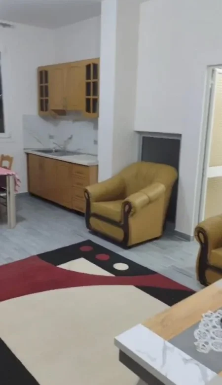 Tirane, jepet me qera apartament 2+1+Aneks+Ballkon Kati 1, 90 m² 400 € (laprake)
