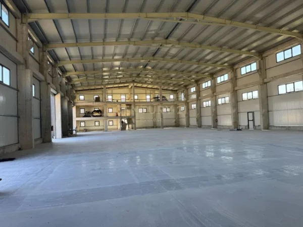 Tirane, shitet ambjent biznesi Kati 0, 2.501 m² 1.500.000 € (Prane City Park)