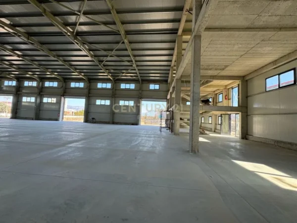 Tirane, shitet ambjent biznesi Kati 0, 2.501 m² 1.500.000 € (Prane City Park)