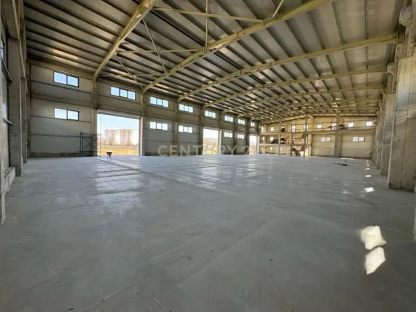 Tirane, shitet ambjent biznesi Kati 0, 2.501 m² 1.500.000 € (Prane City Park)