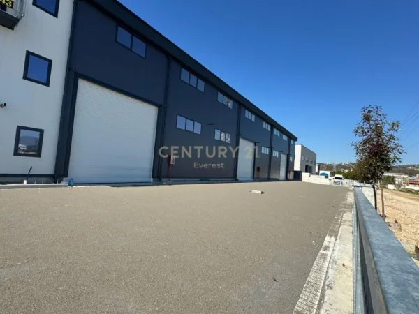 Tirane, shitet ambjent biznesi Kati 0, 2.501 m² 1.500.000 € (Prane City Park)