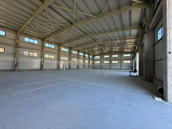 Tirane, shitet ambjent biznesi Kati 0, 2.501 m² 1.500.000 € (Prane City Park)