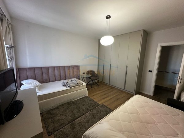 Tirane, jepet me qera apartament duplex Dublex Kati 8, 160 m² 1.500 € (Qender)