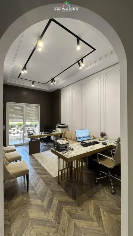 Tirane, jepet me qera zyre Kati 7, 55 m² 600 € (amerikan 3)