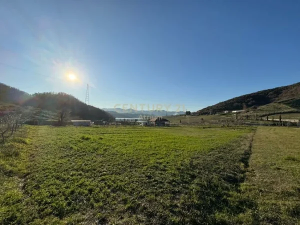 Tirane, shitet toke , 5.059 m² 278.000 € (Kashar)