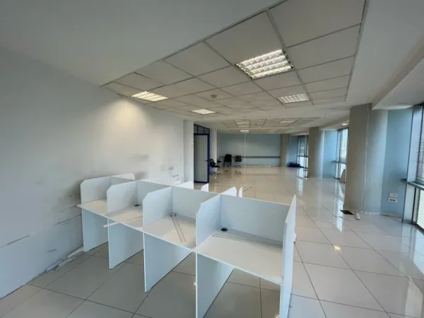 Tirane, jepet me qera zyre Kati 11, 269 m² 2.800 € (rruga e saraceve)