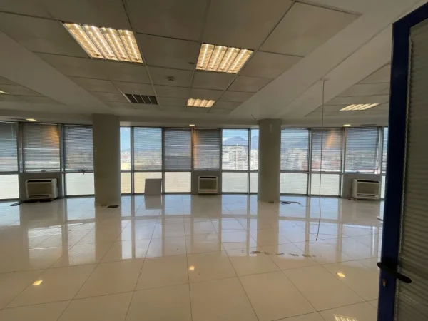 Tirane, jepet me qera zyre Kati 11, 269 m² 2.800 € (rruga e saraceve)