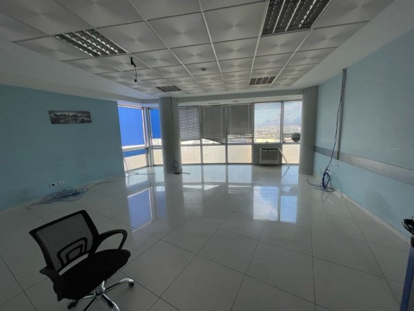 Tirane, jepet me qera zyre Kati 11, 269 m² 2.800 € (rruga e saraceve)