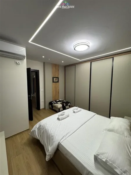 Tirane, jepet me qera apartament 2+1 Kati 8, 120 m² 700 € (selvia)