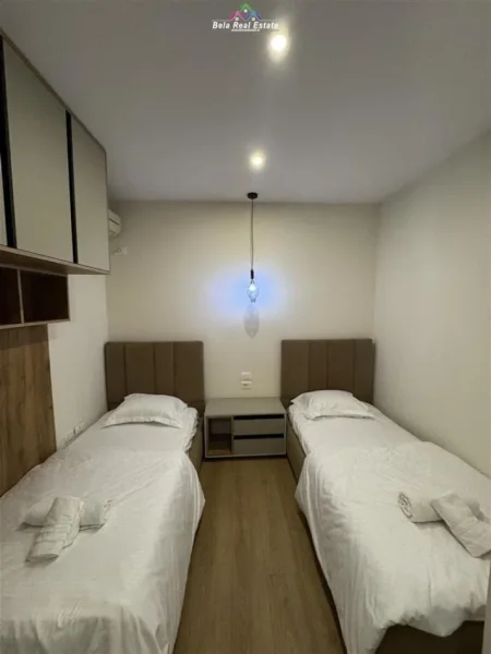 Tirane, jepet me qera apartament 2+1 Kati 8, 120 m² 700 € (selvia)