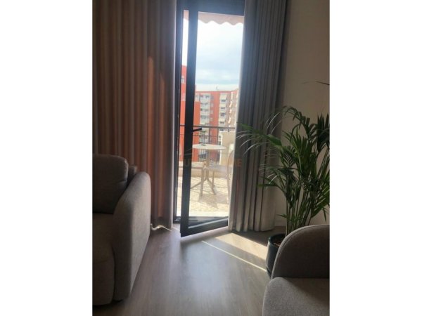 Tirane, jepet me qera apartament 1+1+Ballkon Kati 5, 78 m² 900 € (Kompleksi Deliorgji)