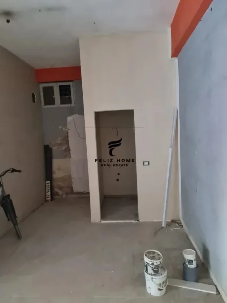 Tirane, jepet me qera magazine Kati 0, 230 m² 2.000 € (ASTIR)