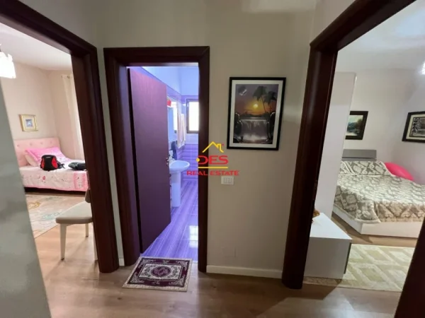 Vlore, shitet apartament 2+1+Ballkon Kati 3, 92 m² 180.000 € (Rruga Dhimitër Konomi)