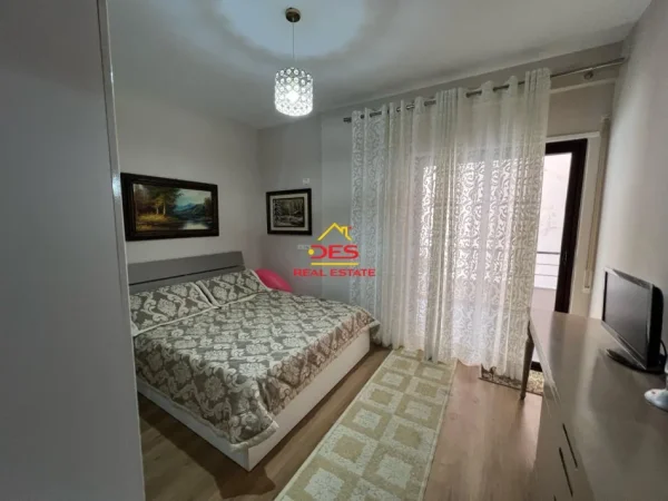 Vlore, shitet apartament 2+1+Ballkon Kati 3, 92 m² 180.000 € (Rruga Dhimitër Konomi)
