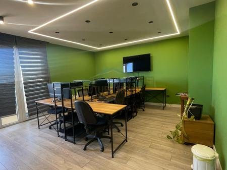 Tirane, jepet me qera ambjent biznesi+post parkimi Kati 7, 180 m² 1.300 € (ish Profarma, Xhamlliku, Tiranë. AREA50793)