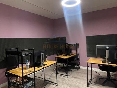 Tirane, jepet me qera ambjent biznesi+post parkimi Kati 7, 180 m² 1.300 € (ish Profarma, Xhamlliku, Tiranë. AREA50793)