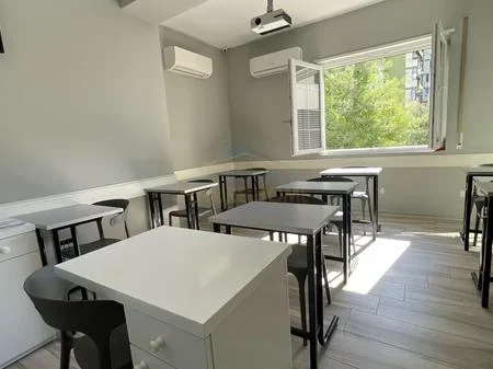 Qera, Ambient Komercial, perball Maternitetit te Ri, Tiranë. AREA50795